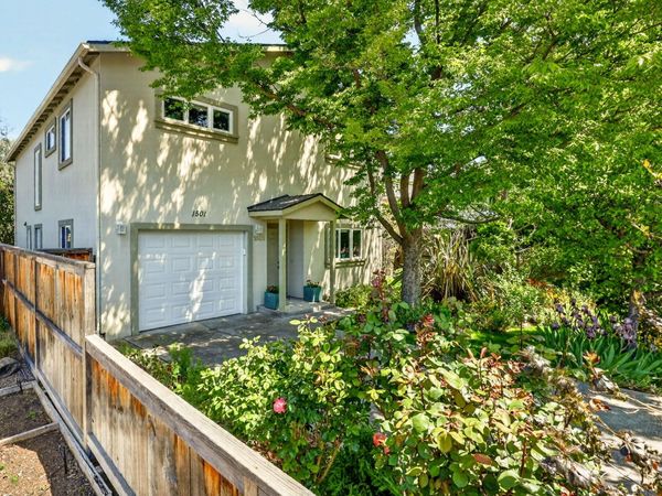 1501 Lithia Way, Talent, OR 97540