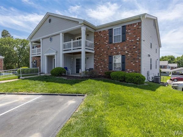 2 Berview Circle, Unit D, Oakville, MO 63129