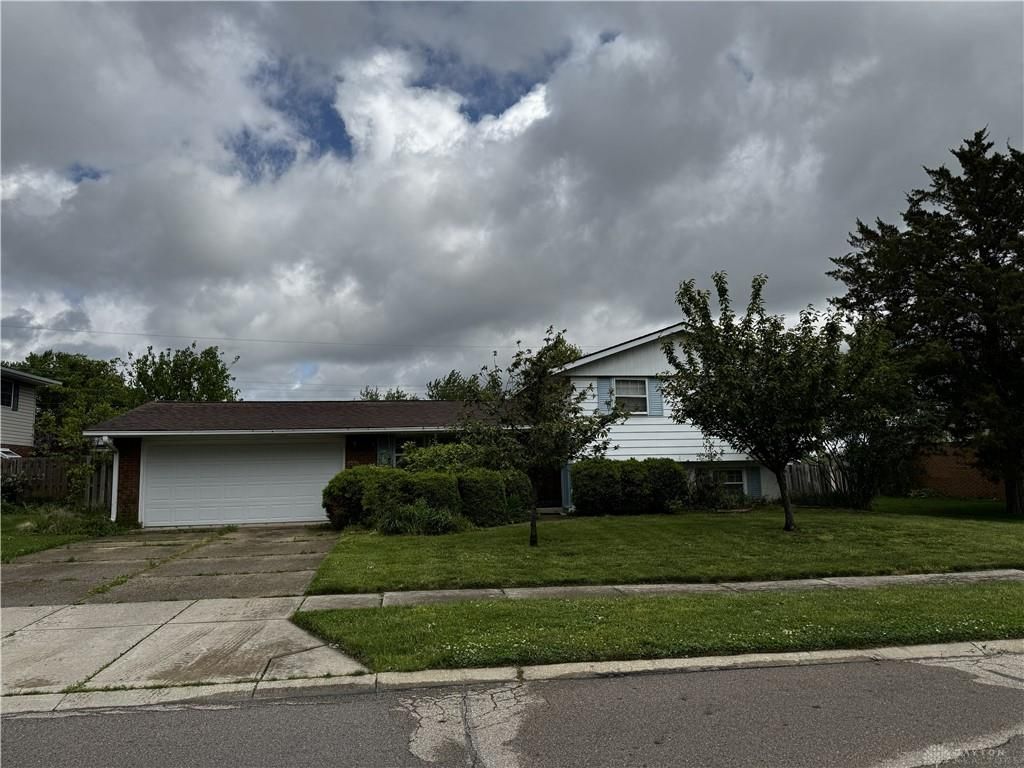 281 Fairway Drive, Fairborn, OH 45324 Main Photo