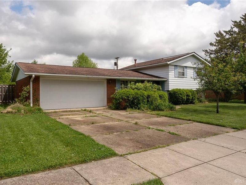 281 Fairway Drive, Fairborn, OH 45324 Photo 3