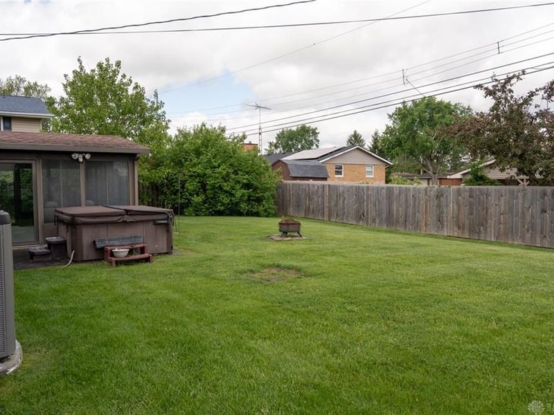 281 Fairway Drive, Fairborn, OH 45324 Photo 4