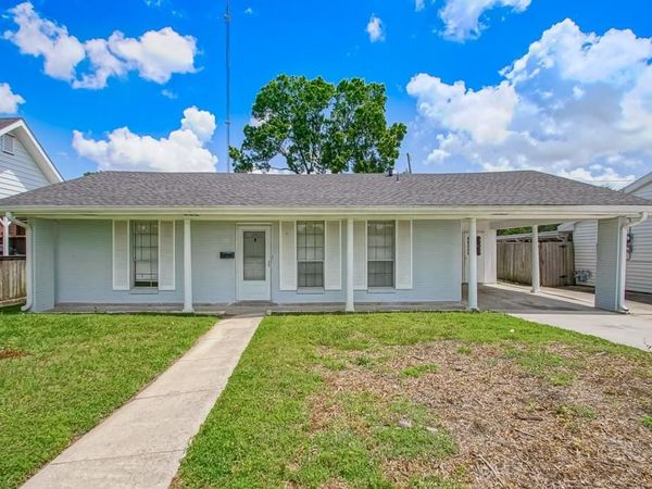 224 WILLOW Drive , Gretna, LA 70053