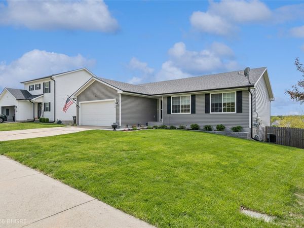 7018 Three Lakes Parkway, Des Moines, IA 50320