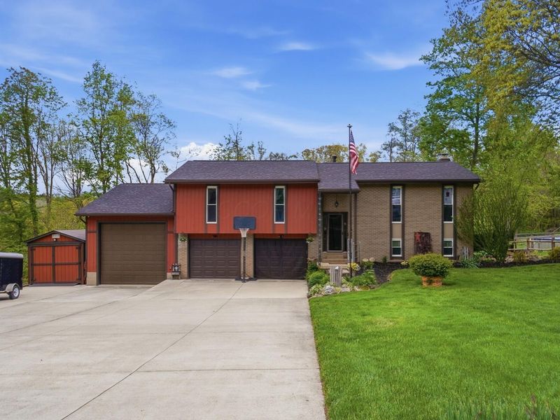 447 Deer Trail Drive , Thornville, OH 43076 Photo 2