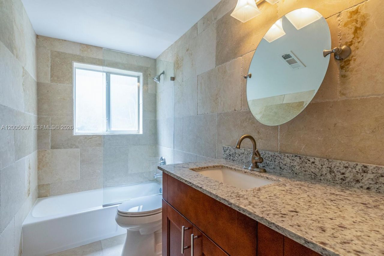 2890 Le Jeune Rd , Unit 2890, Coral Gables, FL 33134 Photo