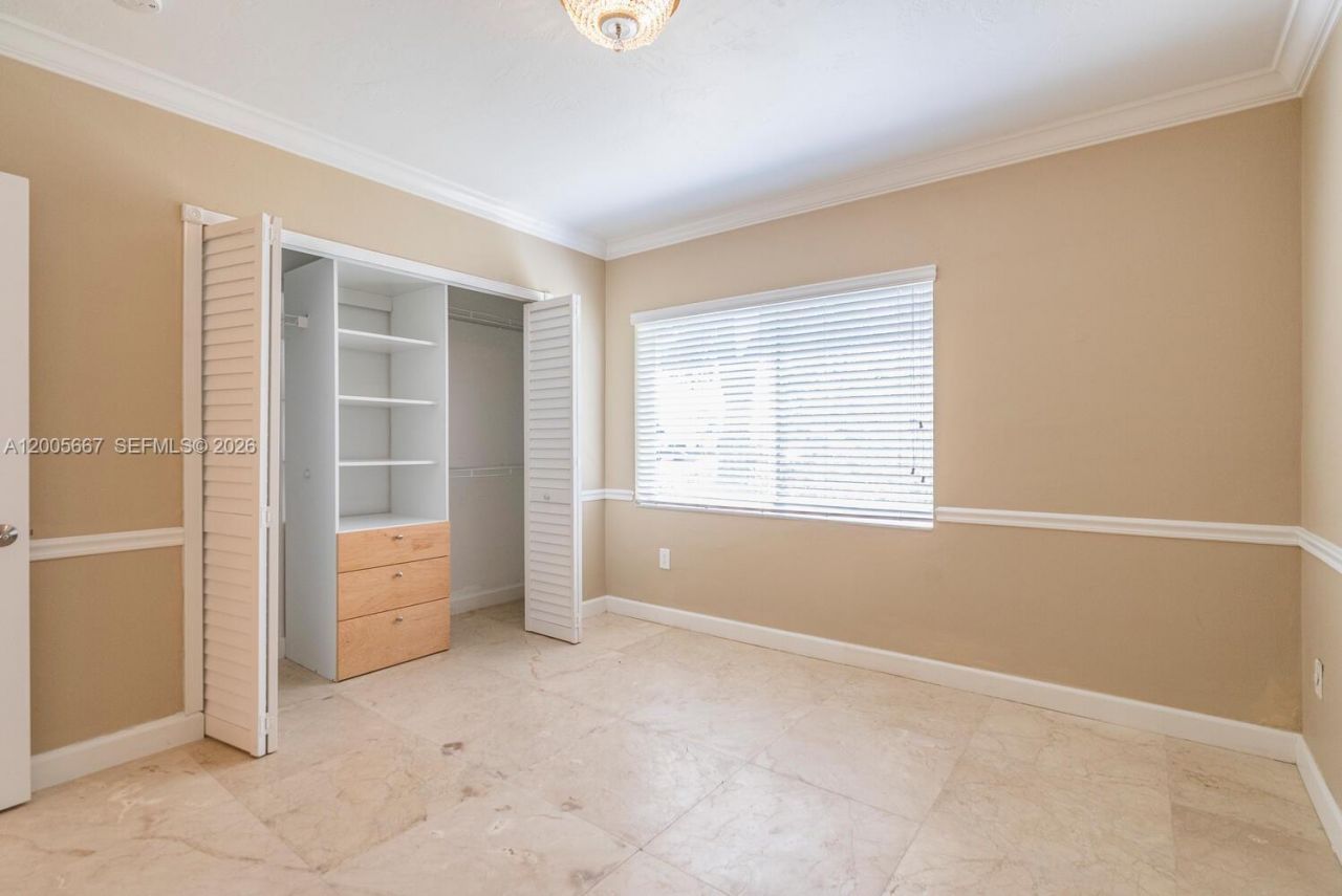 2890 Le Jeune Rd , Unit 2890, Coral Gables, FL 33134 Photo