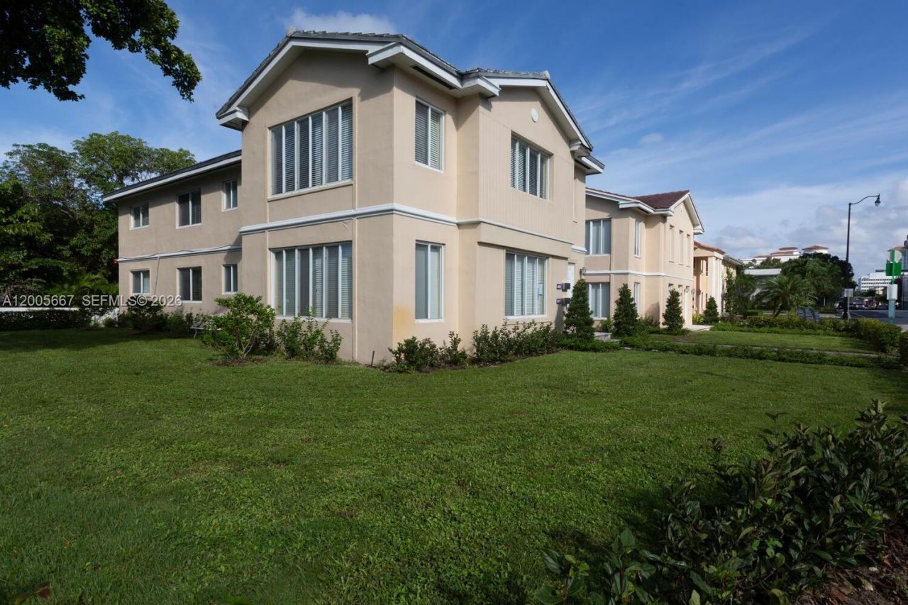 2890 Le Jeune Rd , Unit 2890, Coral Gables, FL 33134 Photo