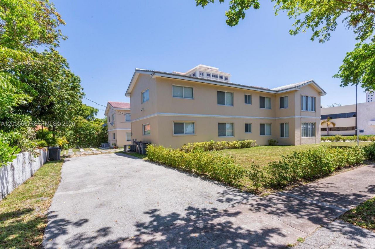 2890 Le Jeune Rd , Unit 2890, Coral Gables, FL 33134 Photo