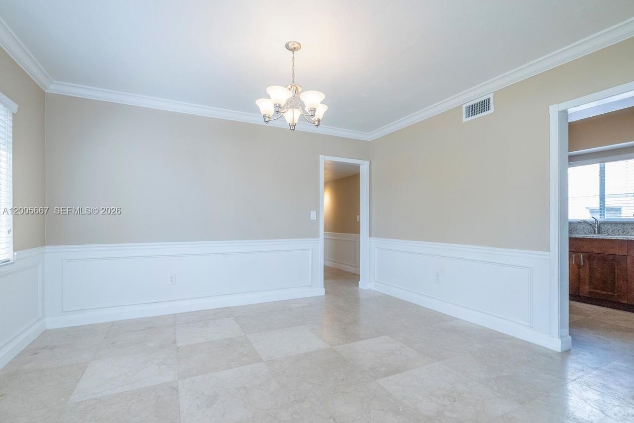 2890 Le Jeune Rd , Unit 2890, Coral Gables, FL 33134 Photo