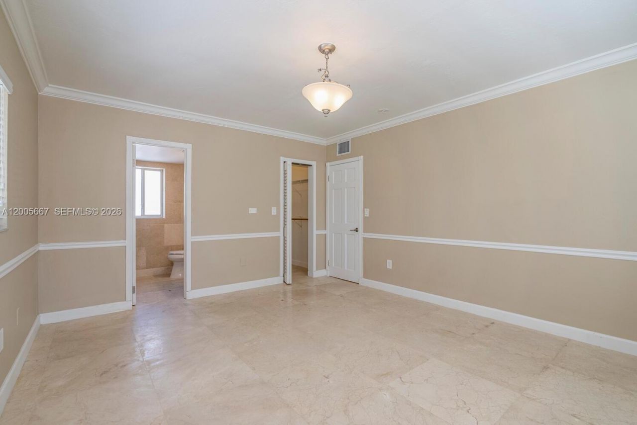 2890 Le Jeune Rd , Unit 2890, Coral Gables, FL 33134 Photo