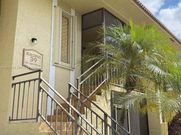 325 Lakeview Dr , Unit 202, Weston, FL 33326