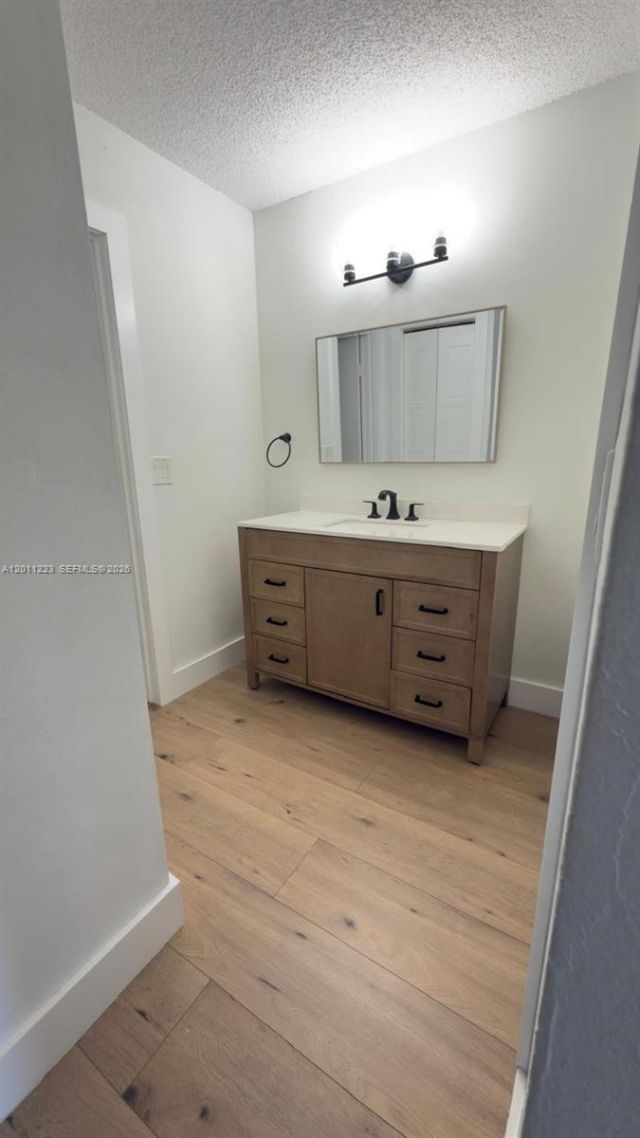 325 Lakeview Dr , Unit 202, Weston, FL 33326 Photo
