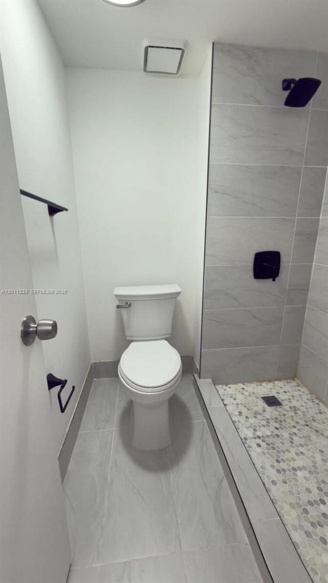 325 Lakeview Dr , Unit 202, Weston, FL 33326 Photo