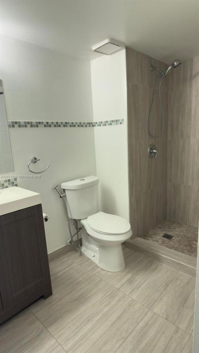 325 Lakeview Dr , Unit 202, Weston, FL 33326 Photo