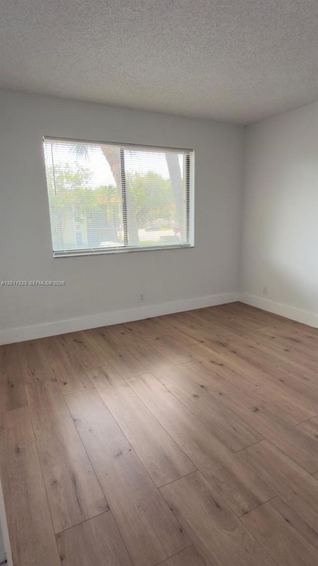 325 Lakeview Dr , Unit 202, Weston, FL 33326 Photo