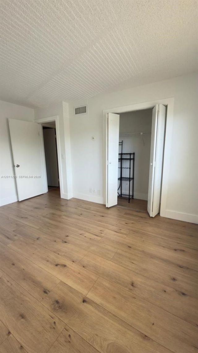 325 Lakeview Dr , Unit 202, Weston, FL 33326 Photo