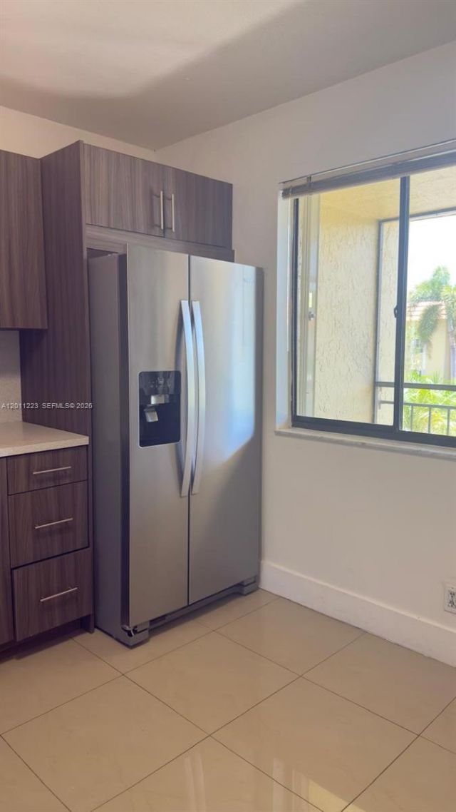 325 Lakeview Dr , Unit 202, Weston, FL 33326 Photo