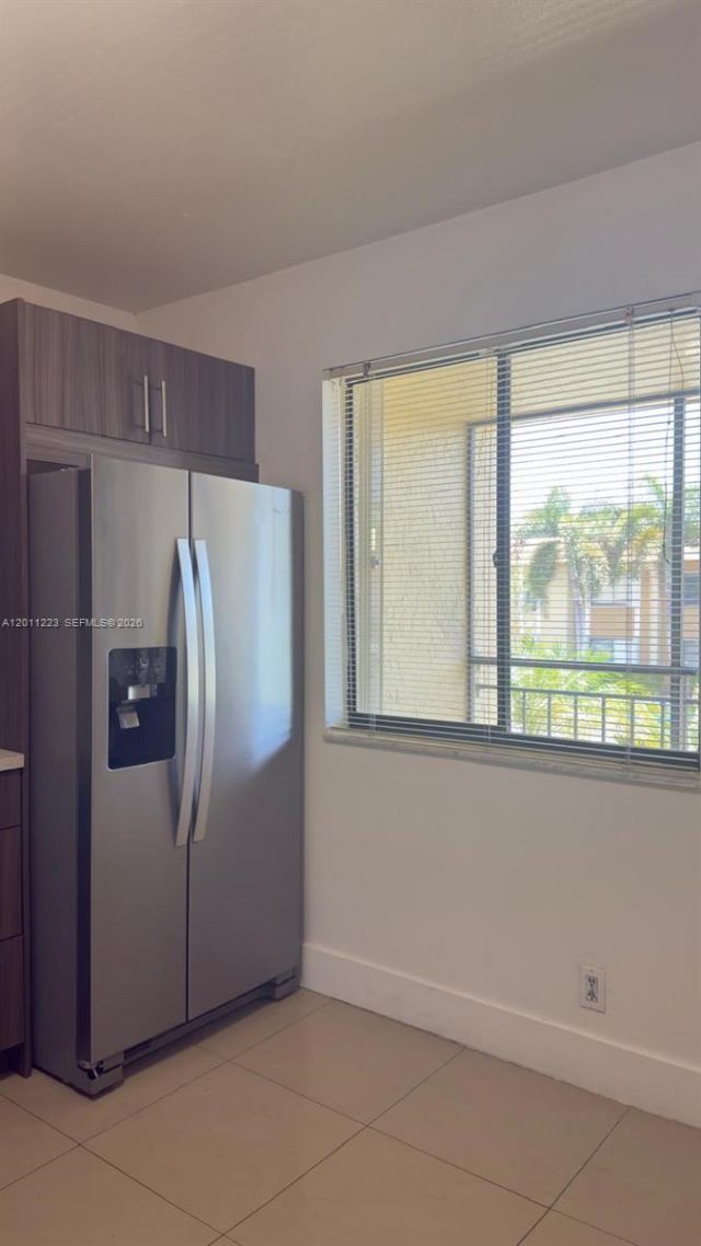 325 Lakeview Dr , Unit 202, Weston, FL 33326 Photo