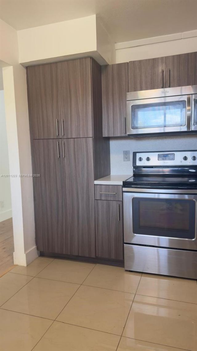 325 Lakeview Dr , Unit 202, Weston, FL 33326 Photo