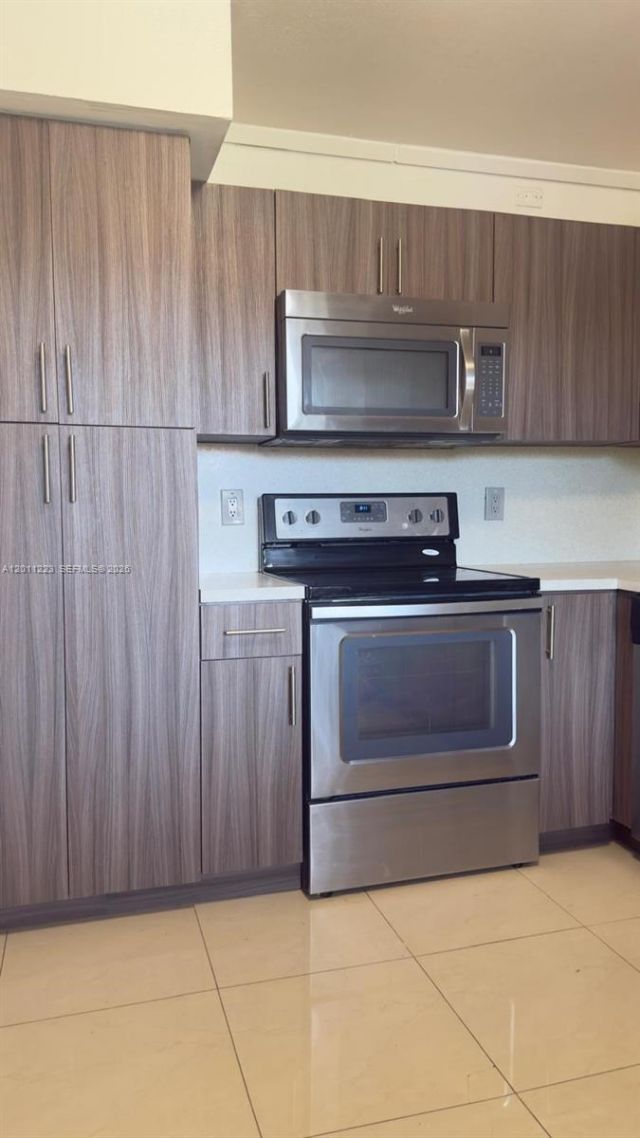 325 Lakeview Dr , Unit 202, Weston, FL 33326 Photo
