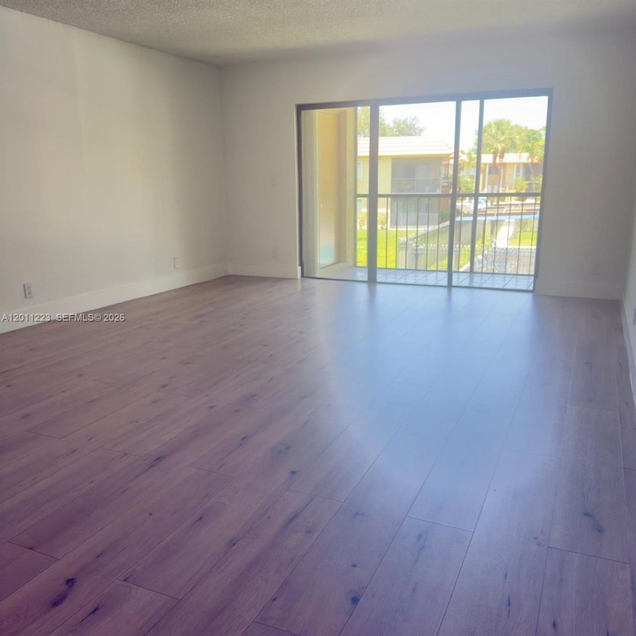 325 Lakeview Dr , Unit 202, Weston, FL 33326 Photo