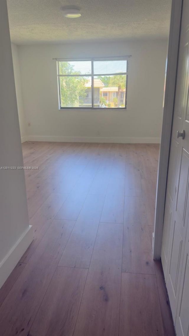 325 Lakeview Dr , Unit 202, Weston, FL 33326 Photo