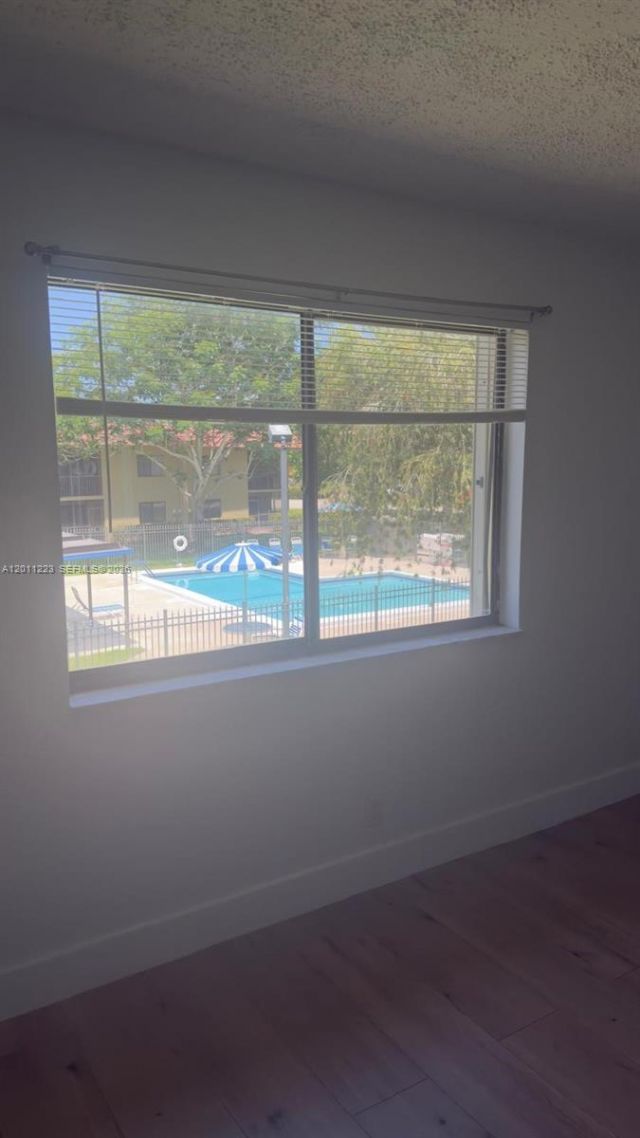 325 Lakeview Dr , Unit 202, Weston, FL 33326 Photo