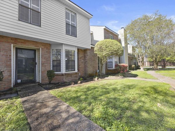 9817 Siegen Ln, Saint George, LA 70810