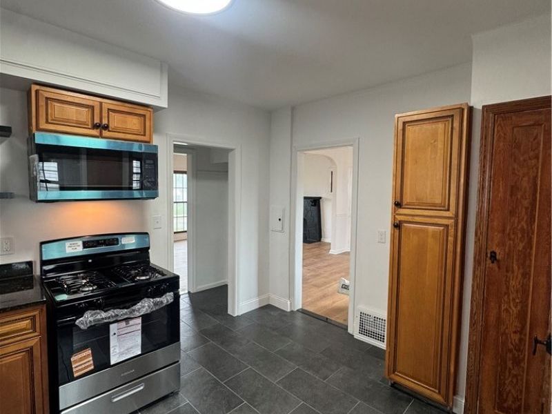 10900 Vernon Avenue, Garfield Heights, OH 44125 Photo 12