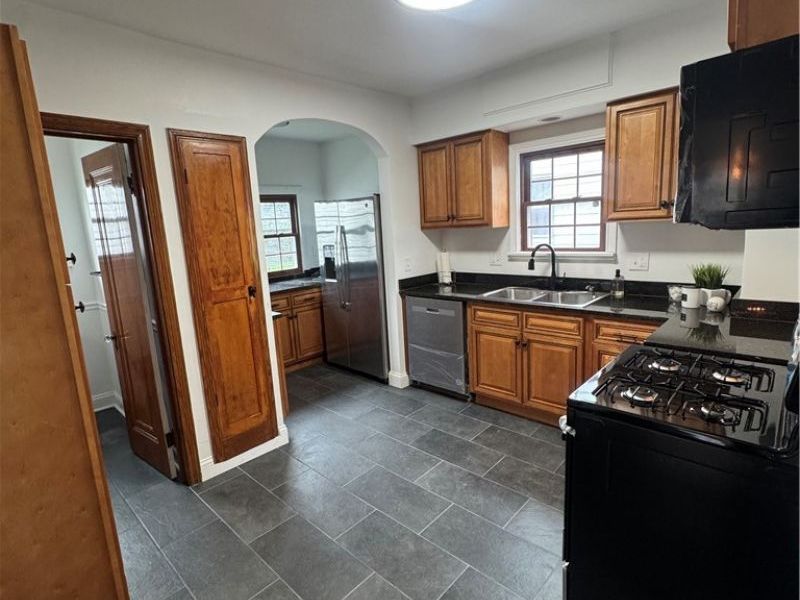 10900 Vernon Avenue, Garfield Heights, OH 44125 Photo 9