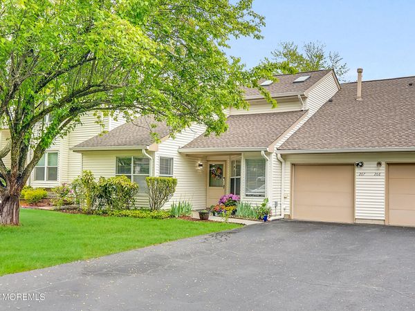 267 Sunshine Court, Englishtown, NJ 07726