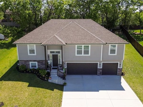 1404 NW Maple Drive, Grain Valley, MO 64029