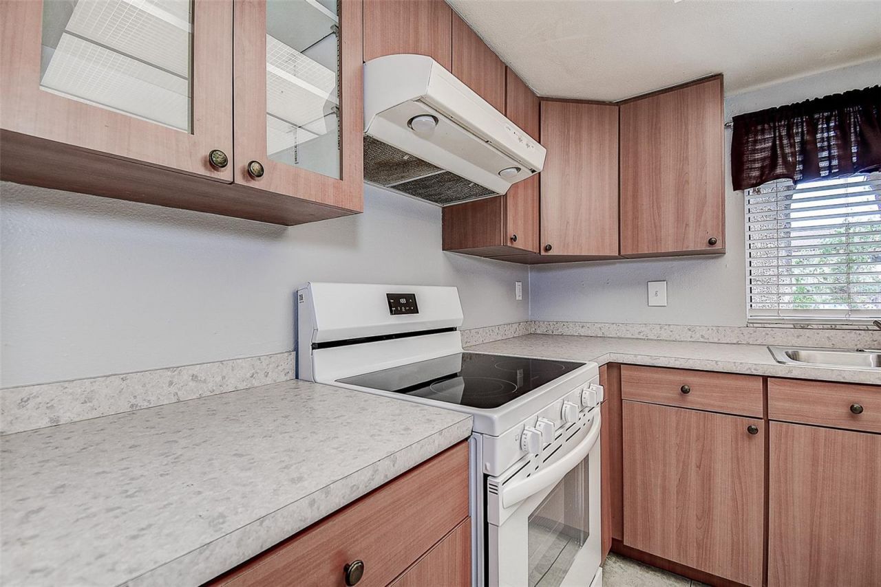 860 S Village Drive N, Unit 106, Saint Petersburg, FL 33716 Photo