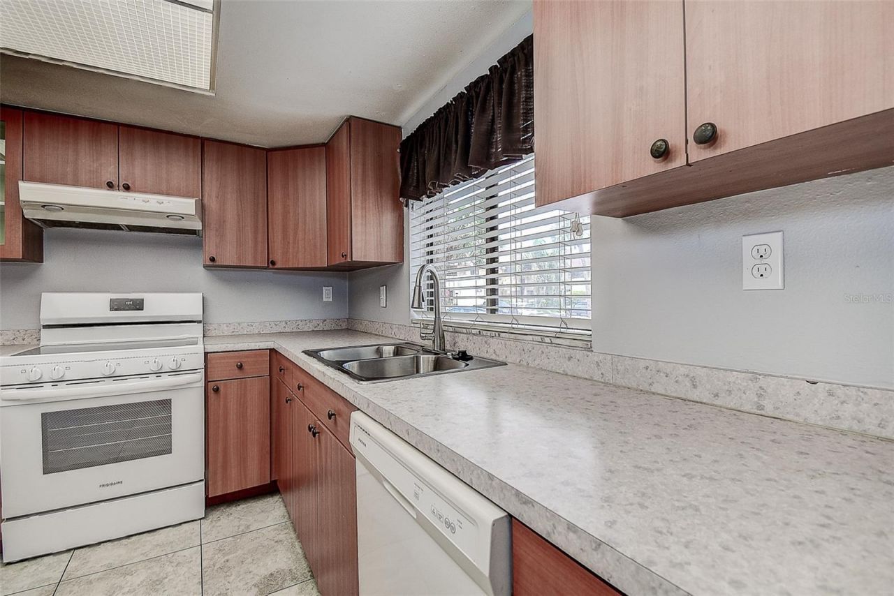860 S Village Drive N, Unit 106, Saint Petersburg, FL 33716 Photo
