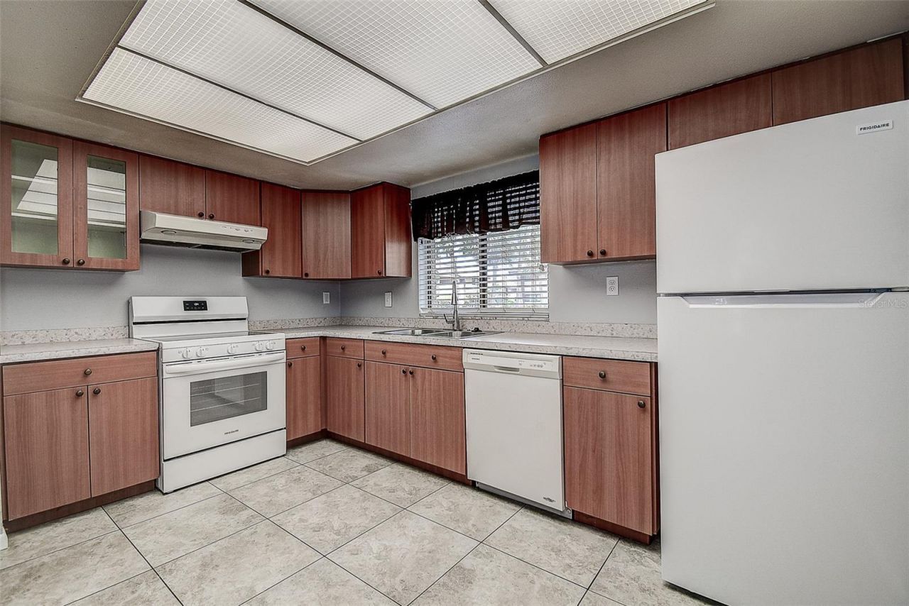 860 S Village Drive N, Unit 106, Saint Petersburg, FL 33716 Photo