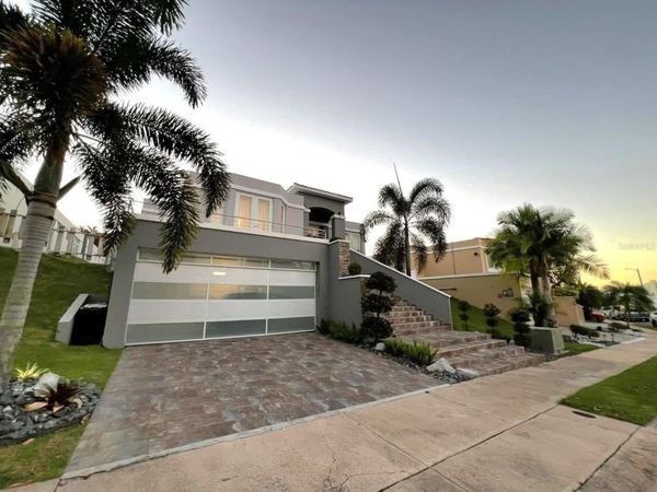 A-70 Calle Persia PALACIO IMPERIAL, TOA ALTA, PR 00953
