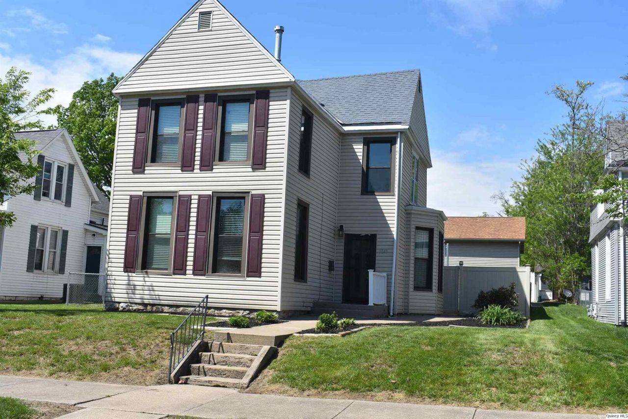 1843 Spring St, Quincy, IL 62301 Main Photo