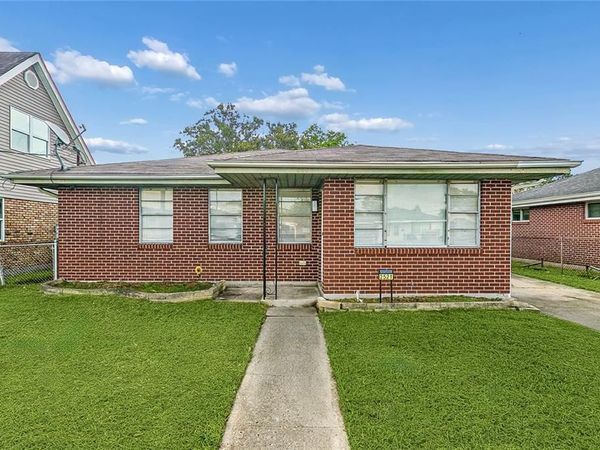 2521 CORINNE Drive , Chalmette, LA 70043