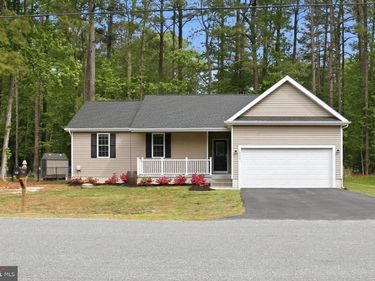 329 N GLEBE ROAD, MONTROSS, VA 22520