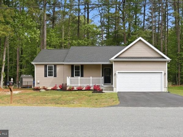 329 N GLEBE ROAD, MONTROSS, VA 22520