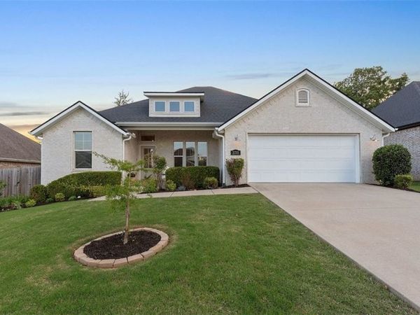 2733 N Grey Squirrel Drive , Fayetteville, AR 72704
