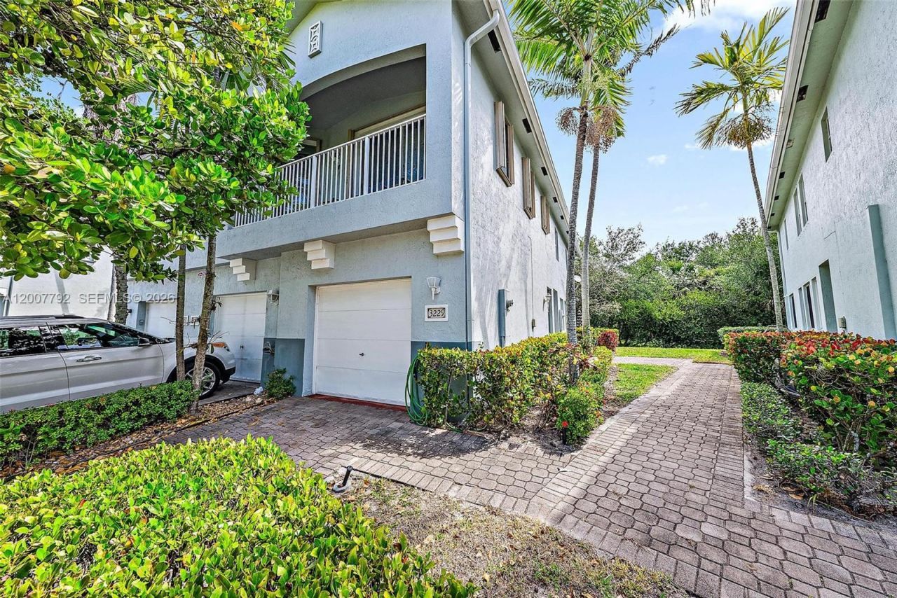 3229 Laurel Ridge Cir , Unit 3229, Riviera Beach, FL 33404 Photo