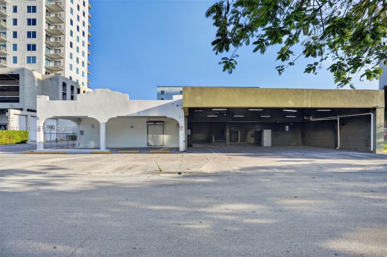 500 W Flagler St, Miami, FL 33130 Photo