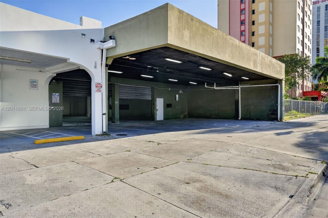 500 W Flagler St, Miami, FL 33130 Photo
