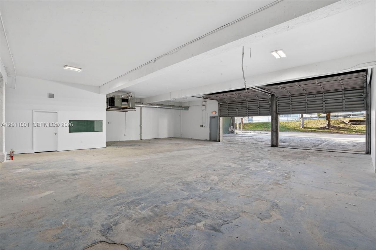 500 W Flagler St, Miami, FL 33130 Photo