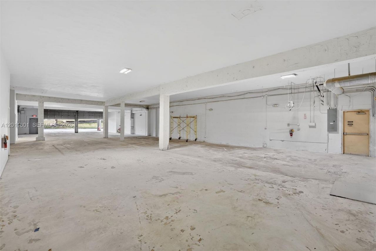 500 W Flagler St, Miami, FL 33130 Photo