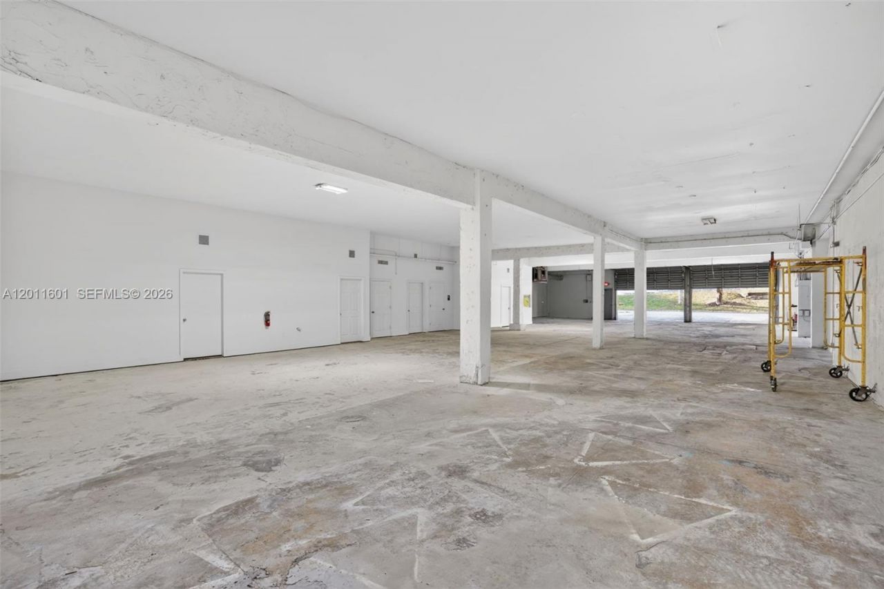 500 W Flagler St, Miami, FL 33130 Photo