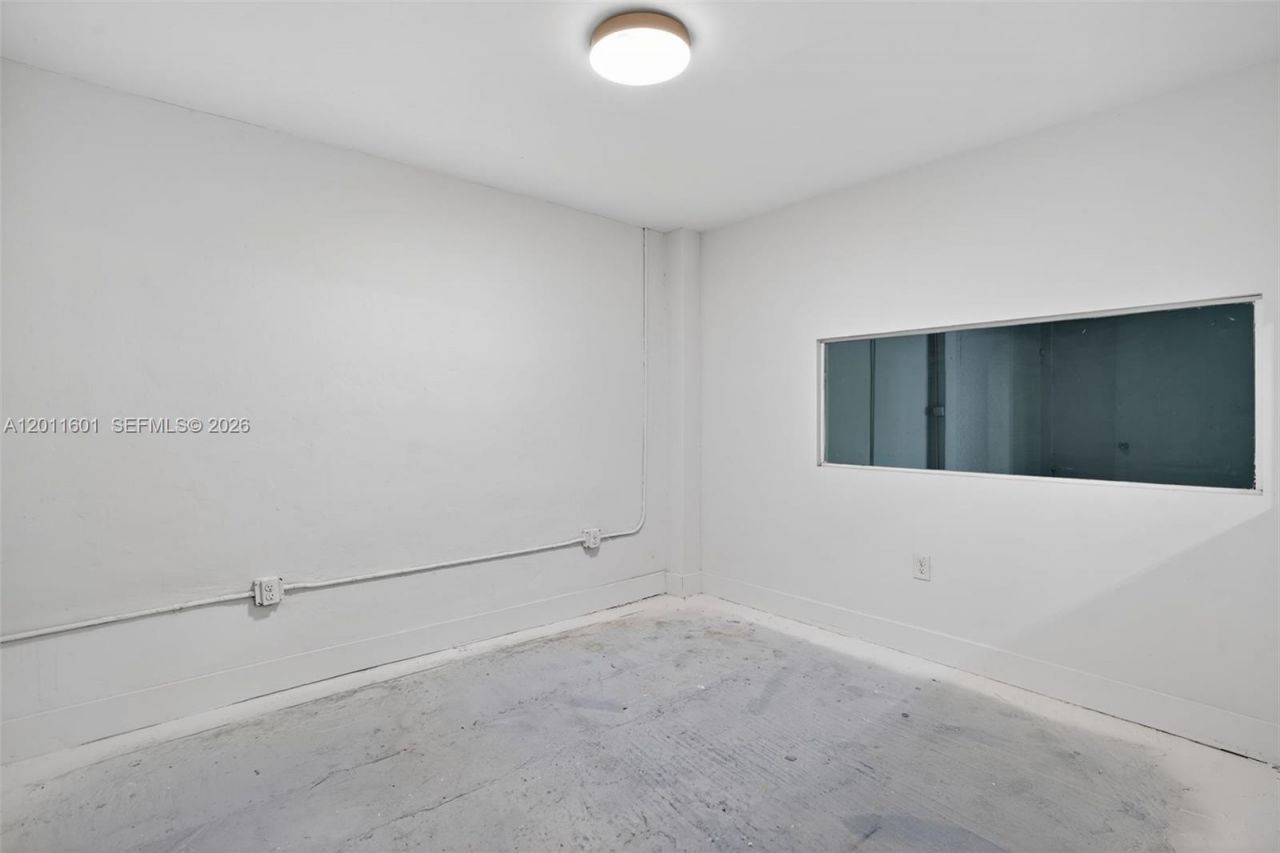 500 W Flagler St, Miami, FL 33130 Photo