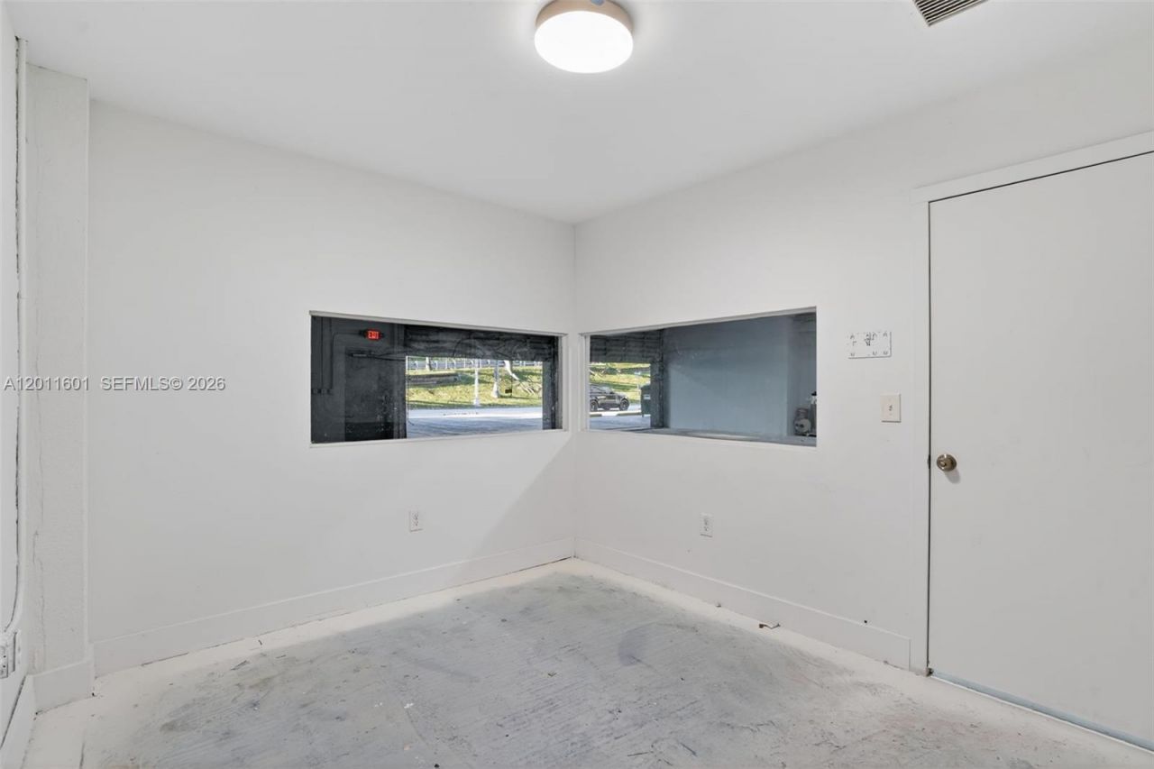 500 W Flagler St, Miami, FL 33130 Photo
