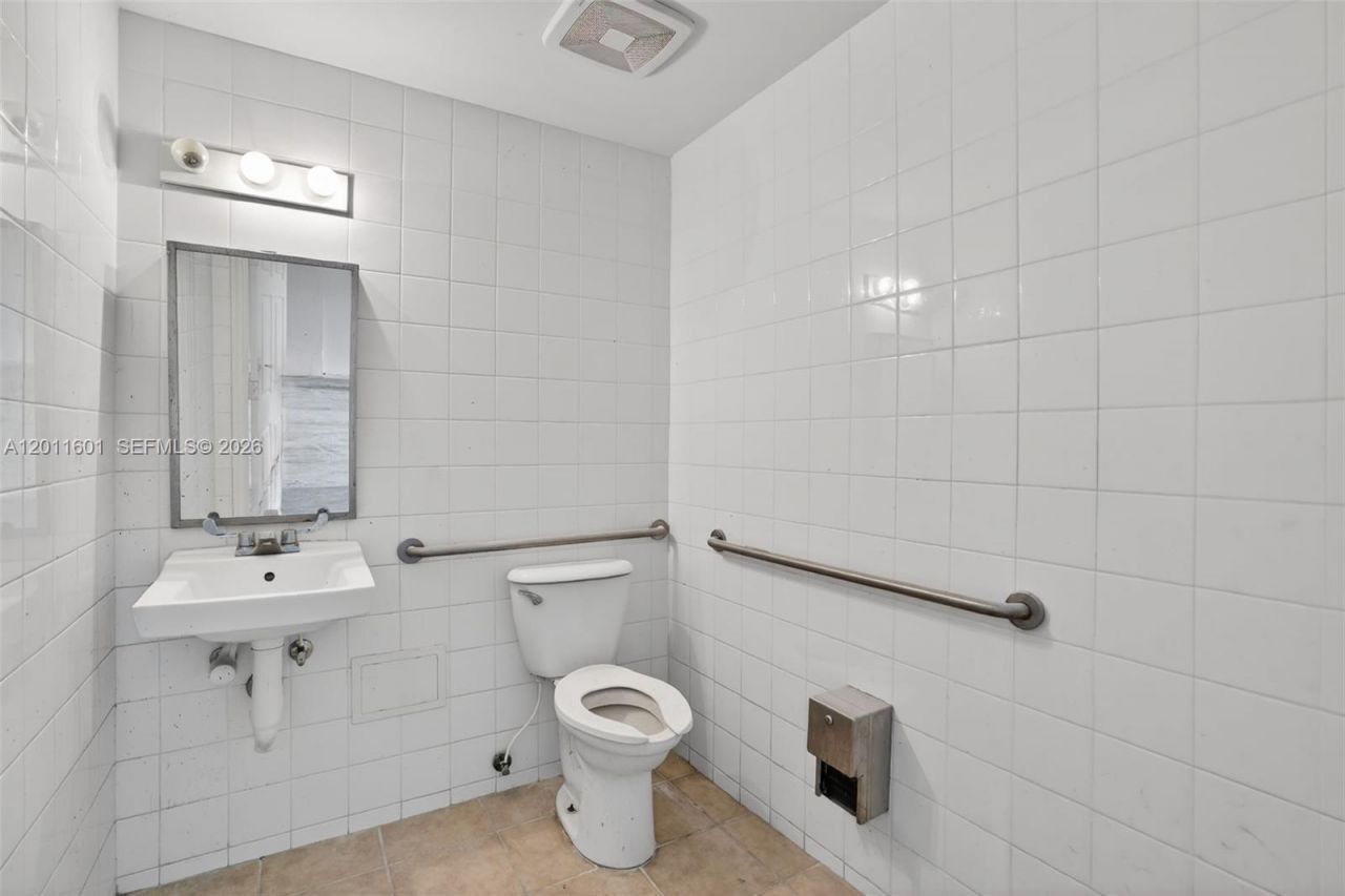 500 W Flagler St, Miami, FL 33130 Photo